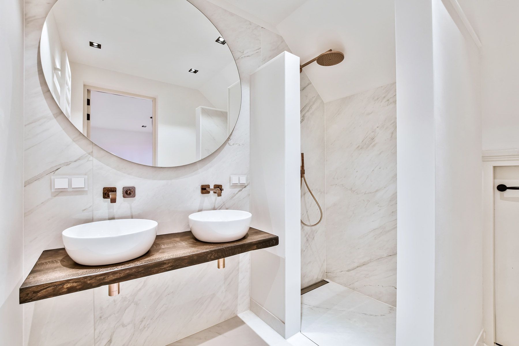 Montreal bathroom renovation with freestanding tub and refined fixtures